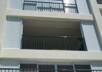 Sliding balcony shutters