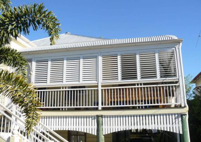 Deck louvre shutters